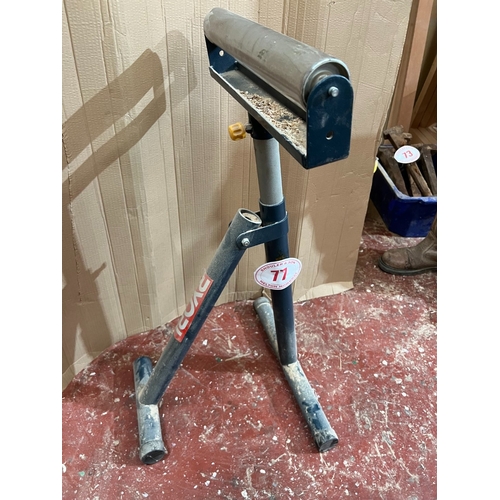 77 - Ryobi roller stand