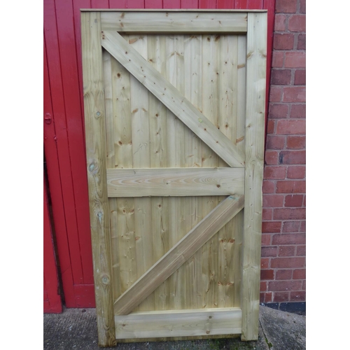 17 - Town gate (6' x 3')
