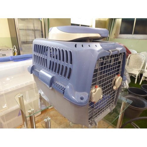 56 - 'Pet Cargo' plastic dog/cat carrier