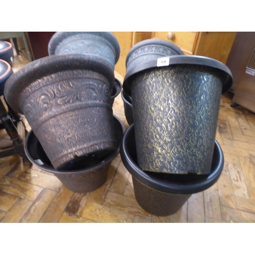 39 - New decorative plastic planters (4 pairs)