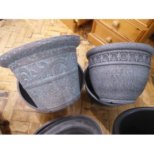 39 - New decorative plastic planters (4 pairs)