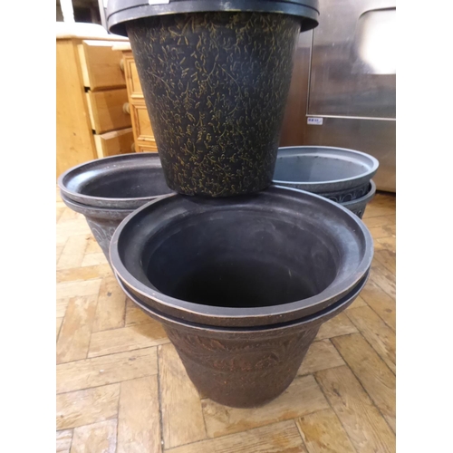 39 - New decorative plastic planters (4 pairs)