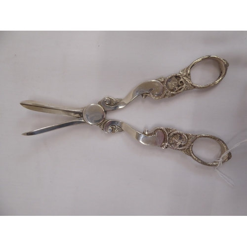 12 - Silver grape scissors - Birmingham 1903