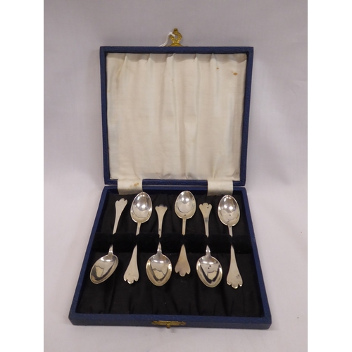 18 - Cased set of 6 silver shaped finial rat tailed teaspoons - London 1936