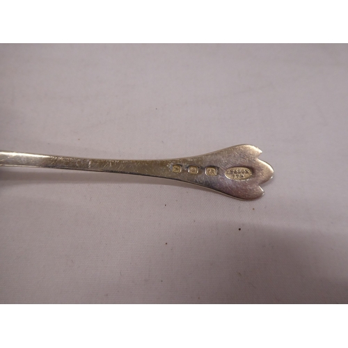 18 - Cased set of 6 silver shaped finial rat tailed teaspoons - London 1936