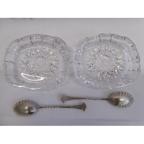 23 - Cased cut glass dishes with silver spoons - Sheffield 1901
