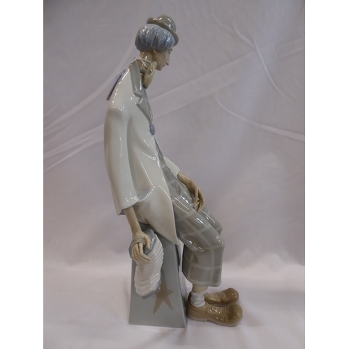 41 - Large Lladro clown with concertina figure