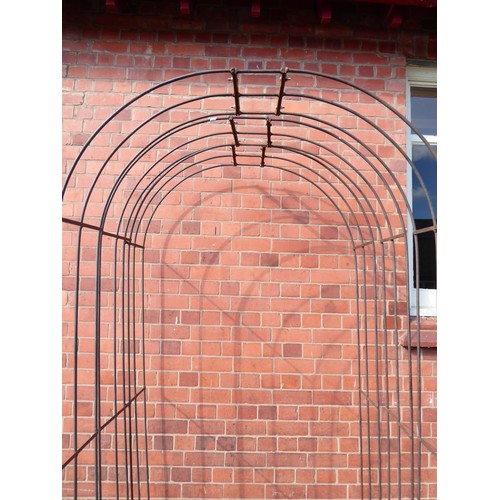 8 - Metal garden arches (3)