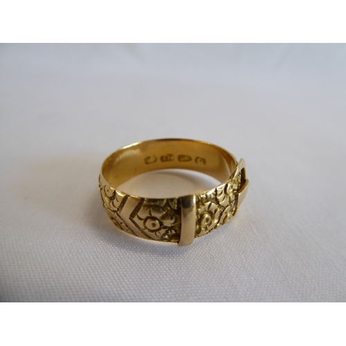 38 - 18ct gold gents 'trouser belt’ design ring (4.5g)