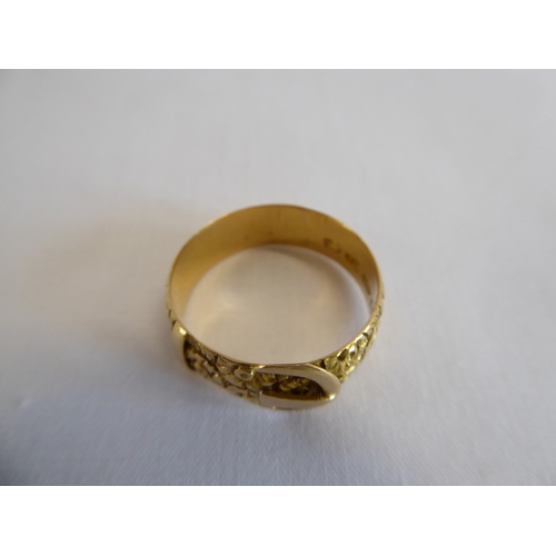 38 - 18ct gold gents 'trouser belt’ design ring (4.5g)