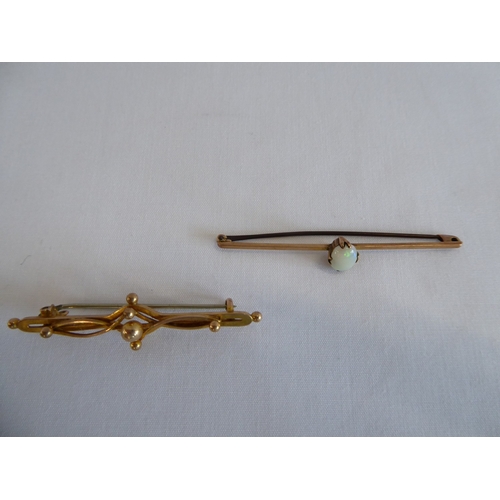 41 - 9ct gold bar brooches (2) (3.7g)