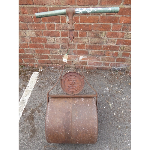 37 - Vintage cast iron garden roller