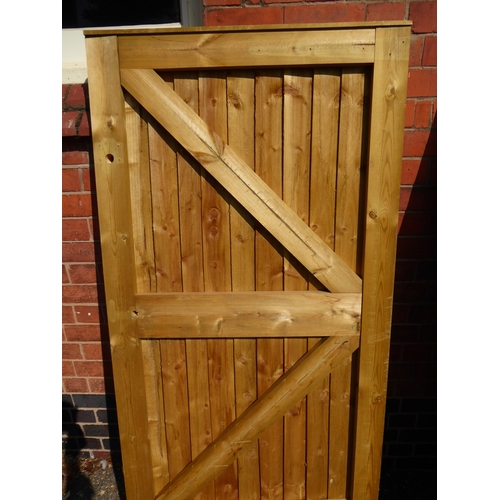 20 - Wooden country gate (6' x 3')