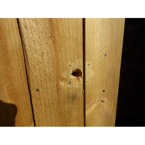 20 - Wooden country gate (6' x 3')