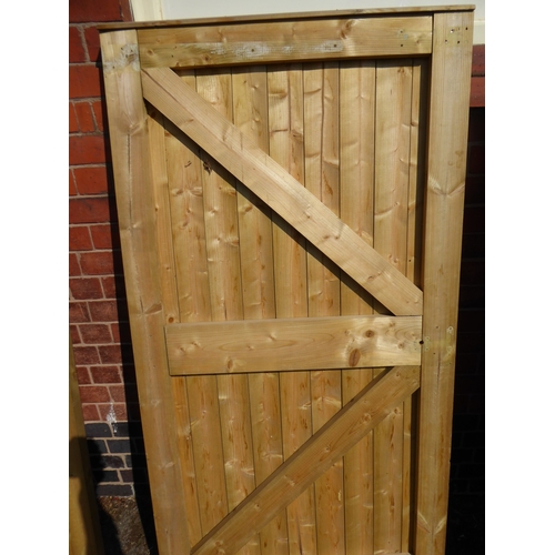 22 - Wooden town gate (6' x 3')