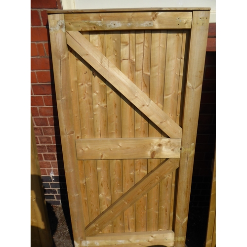 22 - Wooden town gate (6' x 3')