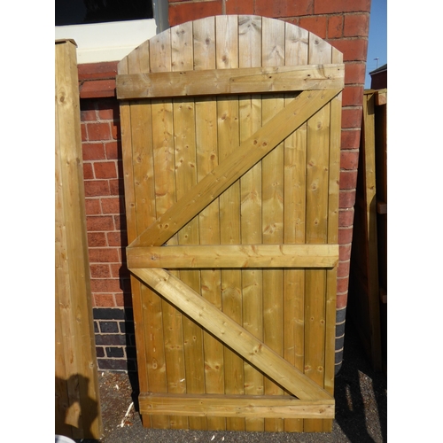 23 - Wooden 'Dalby' tongue and groove arch top gate (6' x 3')