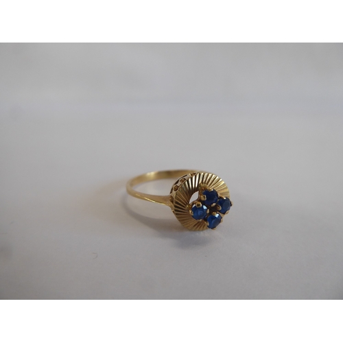 10 - 14ct gold sapphire ring (2.1g)