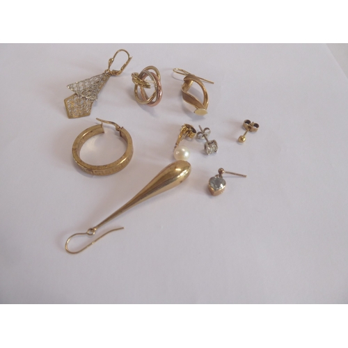 34 - Assorted 9ct gold single earrings (some set with stones) (9.4g total)
