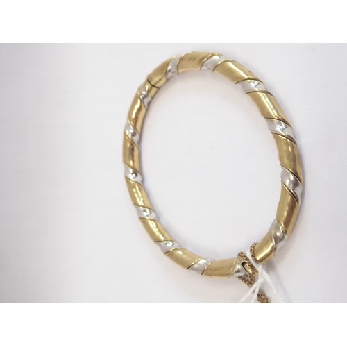 18 - 9ct white and yellow gold bangle (16.8g)