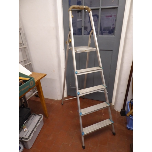 35 - Beldray aluminium stepladder and steel wooden tread stepladder (2)