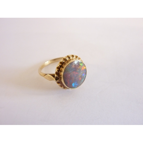 Australian 9ct gold black opal ring (2.6g)