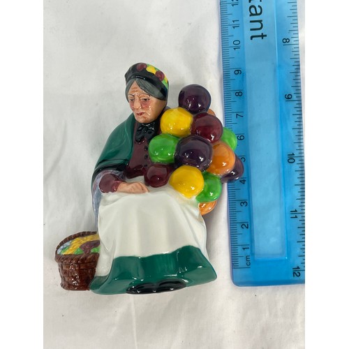 124 - Royal Doulton (The Old Balloon Seller)