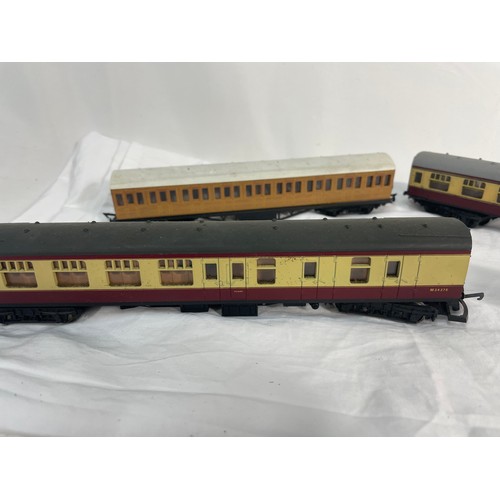 137 - 4 Carriages 'OO' Gauge