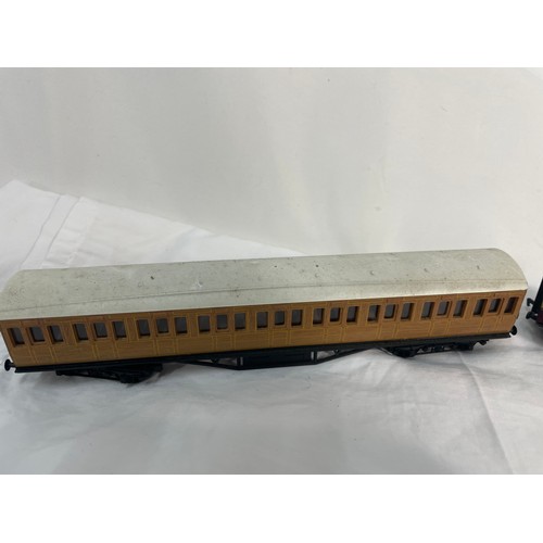 137 - 4 Carriages 'OO' Gauge