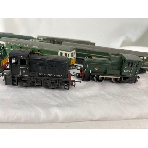 61 - Large Selection Of Vintage Diesel Engine Trains '00'