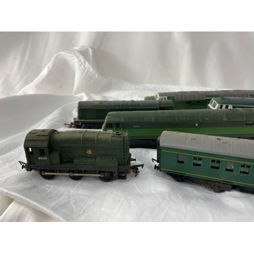 61 - Large Selection Of Vintage Diesel Engine Trains '00'