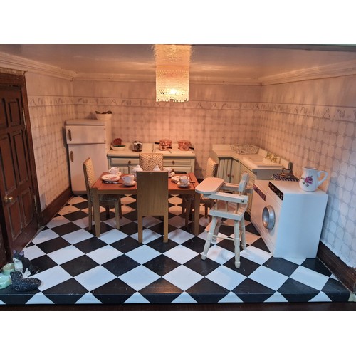 220 - 12-1 Scale Georgian Dolls House Fully fitted
Lights and decoration throughout, to a very high standa... 