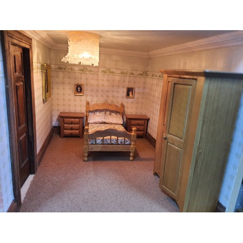 220 - 12-1 Scale Georgian Dolls House Fully fitted
Lights and decoration throughout, to a very high standa... 