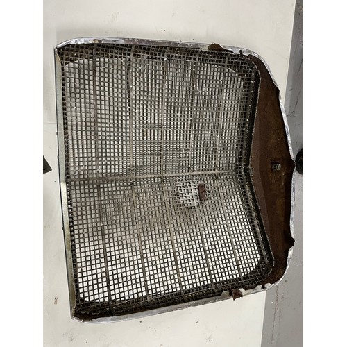 302 - 1950's Mercedes Benz Front Grill With RAC Badge