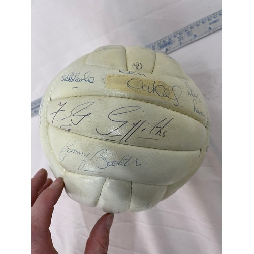 73 - 1970s signed Manchester City football