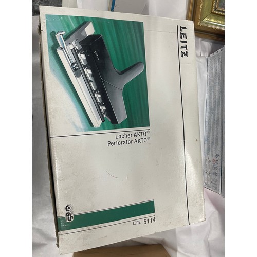 189 - Leitz Akto Office Perforator