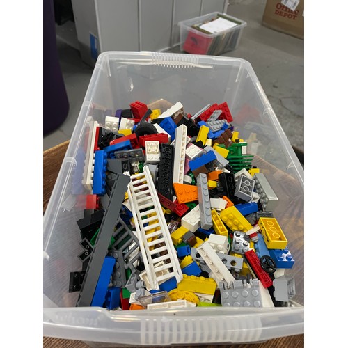 224 - 1.7 kg Box Of Lego