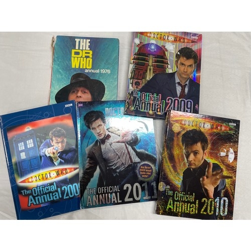 33 - Selection Of Dr Who Annuals