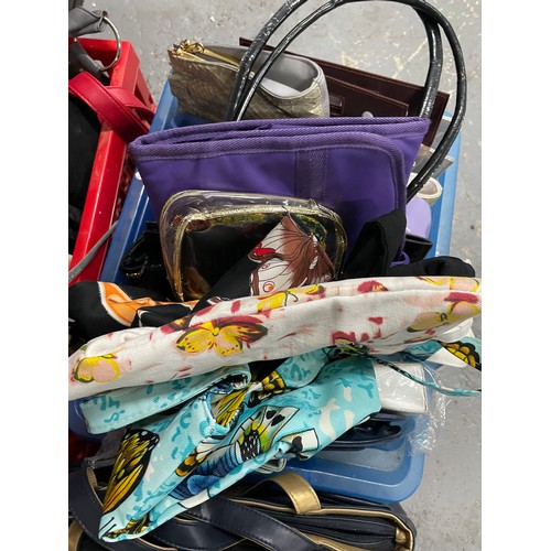 127 - Large Quantity Of Vintage & Leather Handbags