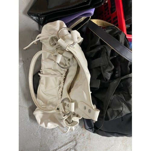127 - Large Quantity Of Vintage & Leather Handbags