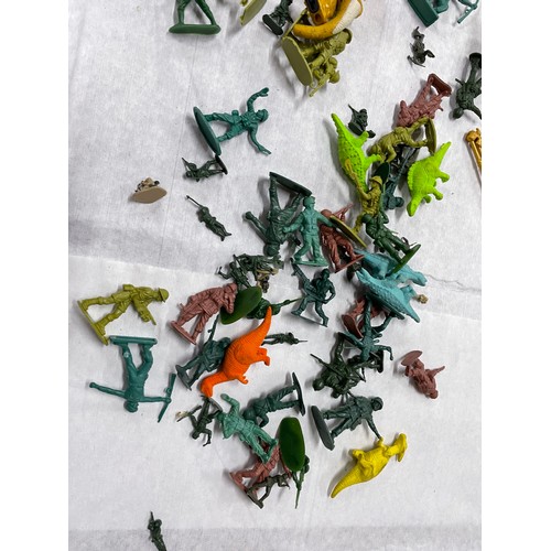 192 - Selection Of Army Figures & Animals