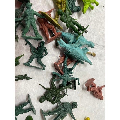 192 - Selection Of Army Figures & Animals