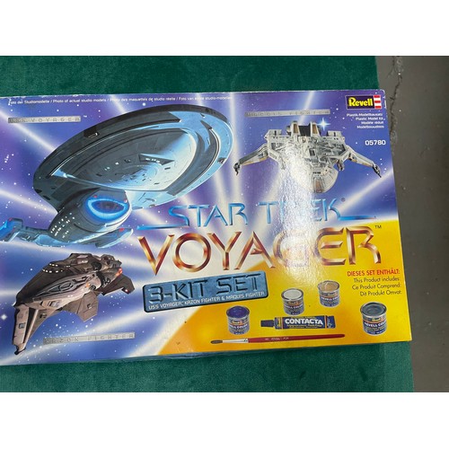 238 - Star Trek Voyager Vintage Model Kit (factory Sealed)