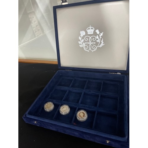 273 - 3 x Silver Proof £1 Coins & Display Case Approx Weight 32g