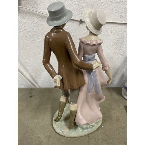 2 - Large Nao Figurine 'The Gallant Couple'