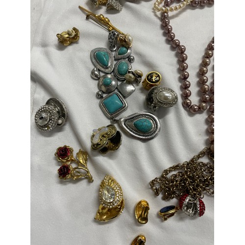 224 - Selection Of Vintage Costume Jewelry