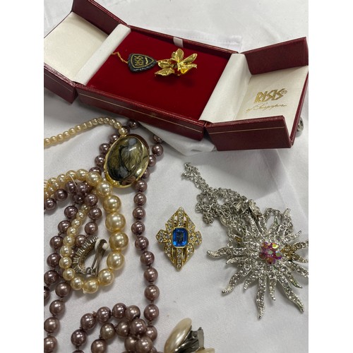 224 - Selection Of Vintage Costume Jewelry