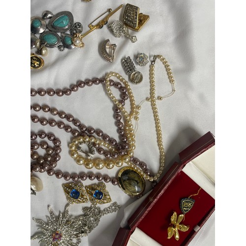 224 - Selection Of Vintage Costume Jewelry