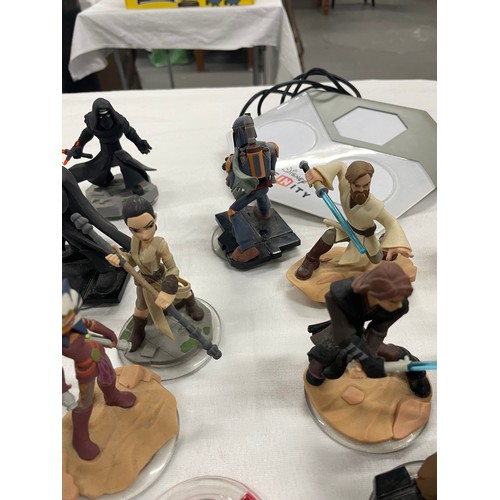 257 - Large Collection Of Disney Infinity Starwars Characters, Cards & Crystals