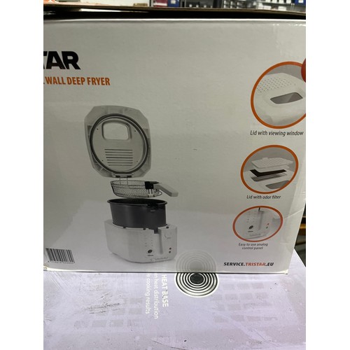 293 - Brand New 2.5l Tristar Cool Wall Deep Fryer